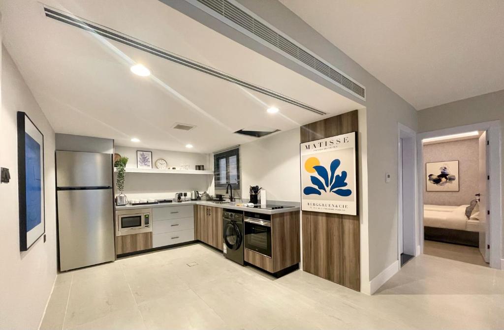 C Living - Premium 3 Bedroom with Terrace - AQIQ